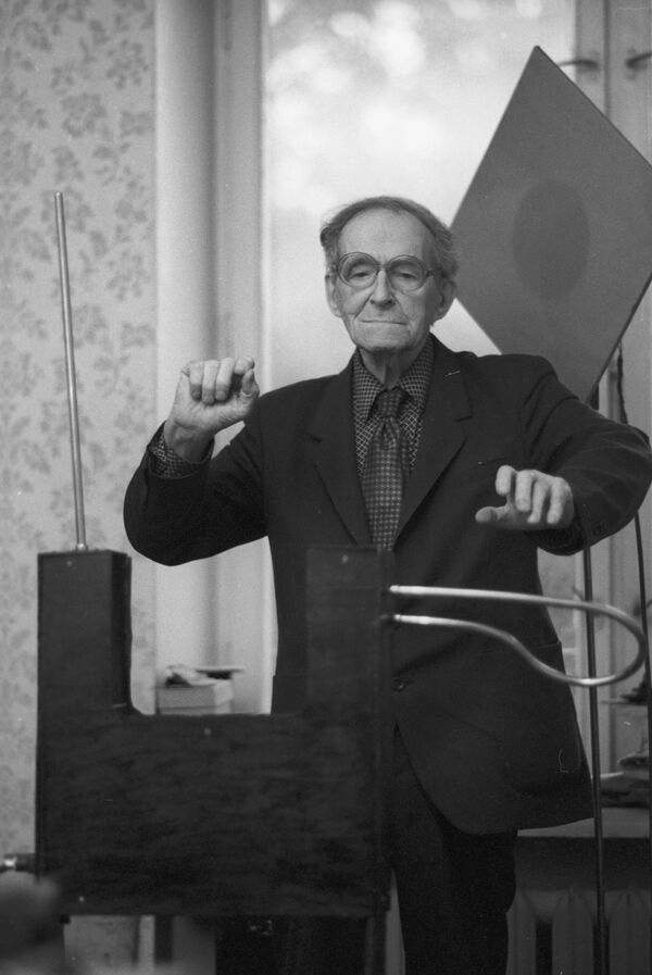 León Theremin, creador del primer instrumento electrónico del mundo. - Sputnik Mundo