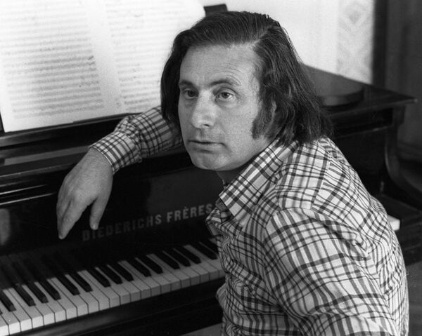 El compositor ruso Alfred Schnittke - Sputnik Mundo