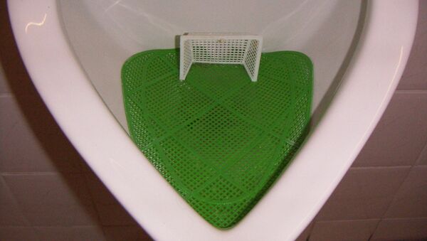 Un urinario futbolero (archivo) - Sputnik Mundo