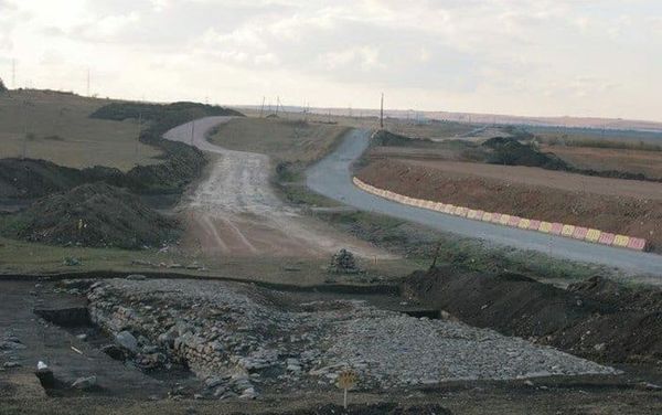 Un puente de piedra del siglo XVIII en Crimea - Sputnik Mundo
