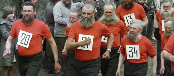 Los staroveri durante una competición deportiva (archivo) - Sputnik Mundo