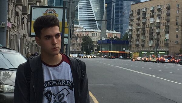 Glauber A. Senarega, escritor cubano, pasea por las calles de Moscú - Sputnik Mundo