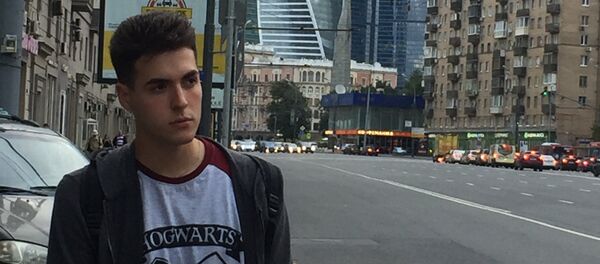 Glauber A. Senarega, escritor cubano, pasea por las calles de Moscú - Sputnik Mundo