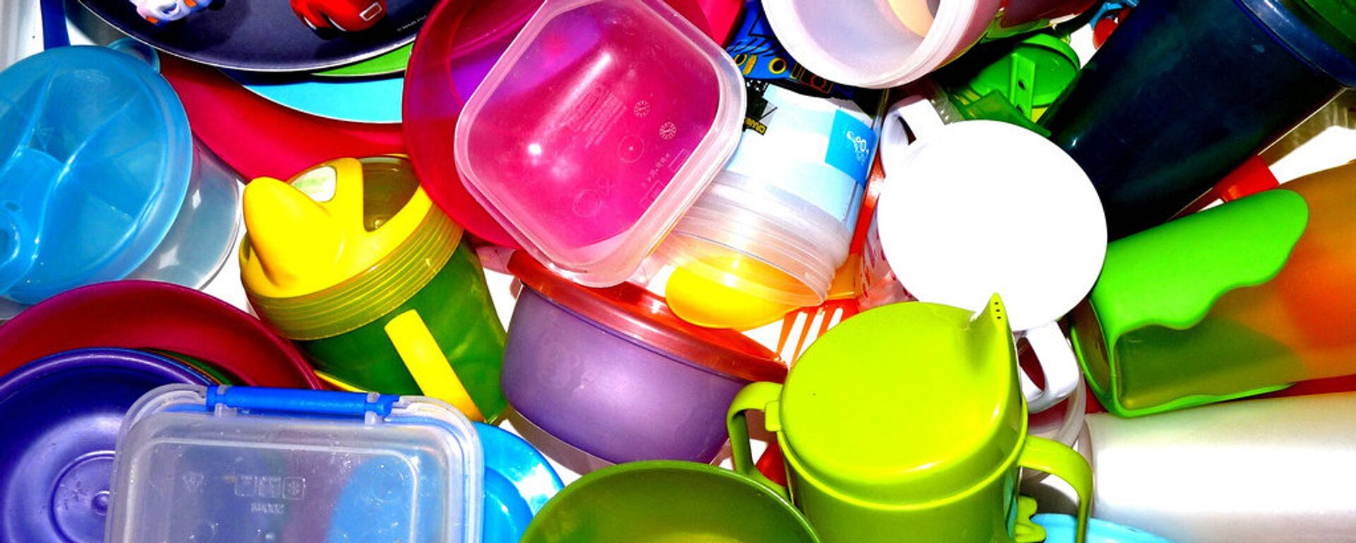 Utensilios de plástico propios de la cocina - Sputnik Mundo, 1920, 19.11.2024