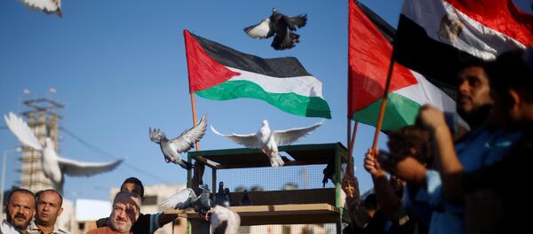 Los palestinos celebran la reconciliación entre Hamás y Al Fatah - Sputnik Mundo