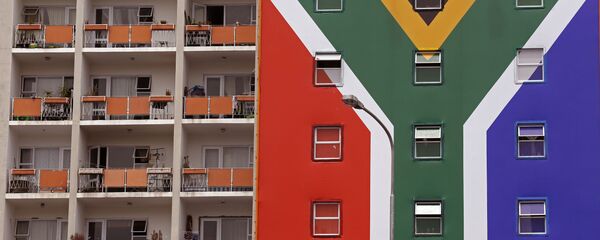 Una casa con la bandera de Sudáfrica - Sputnik Mundo