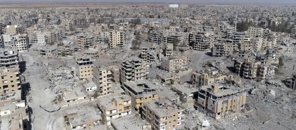 Al Raqa destruida - Sputnik Mundo