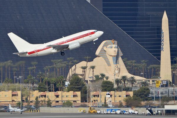 Un Boeing 737-66N de la misteriosa línea aérea Janet Un Boeing 737-66N de la misteriosa línea aérea Janet - Sputnik Mundo