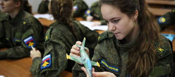 Las más cualificadas representantes de la Escuela Superior de Aviación militar de Krasnodar - Sputnik Mundo