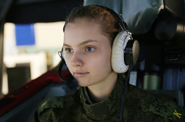 Las más cualificadas representantes de la Escuela Superior de Aviación militar de Krasnodar - Sputnik Mundo