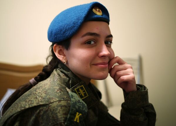 Las más cualificadas representantes de la Escuela Superior de Aviación militar de Krasnodar - Sputnik Mundo