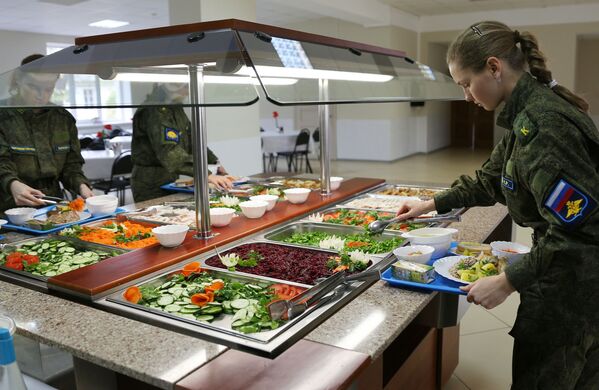 Las más cualificadas representantes de la Escuela Superior de Aviación militar de Krasnodar - Sputnik Mundo