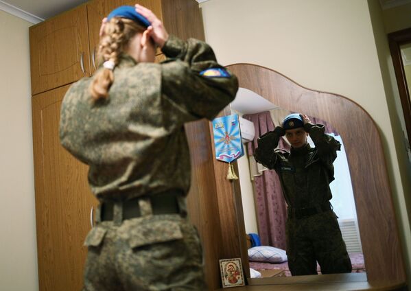 Las más cualificadas representantes de la Escuela Superior de Aviación militar de Krasnodar - Sputnik Mundo