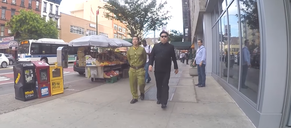 Un doble de Kim Jong-un camina por las calles de Nueva York Un doble de Kim Jong-un camina por las calles de Nueva York - Sputnik Mundo