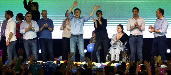 El presidente de Argentina, Mauricio Macri, celebra los resultados de las elecciones parlamentarias El presidente de Argentina, Mauricio Macri, celebra los resultados de las elecciones parlamentarias - Sputnik Mundo