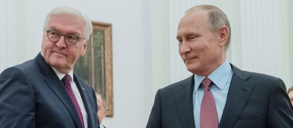 El presidente de Alemania,  Frank-Walter Steinmeier junto al  presidente de Rusia,  Vladímir Putin - Sputnik Mundo