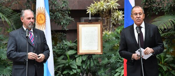 Embajador argentino en Rusia, Ricardo Lagorio y ministro ruso de Asuntos Exteriores, Serguéi Lavrov - Sputnik Mundo