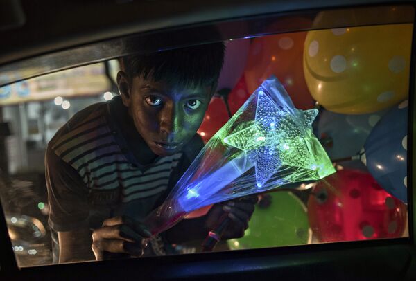 Retrato del pequeño vendedor de globos, creado por Miguel Candela - Sputnik Mundo