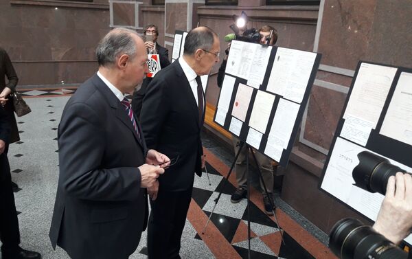 Serguéi Lavrov y Ricardo Lagorio recorren la muestra Serguéi Lavrov y Ricardo Lagorio recorren la muestra - Sputnik Mundo
