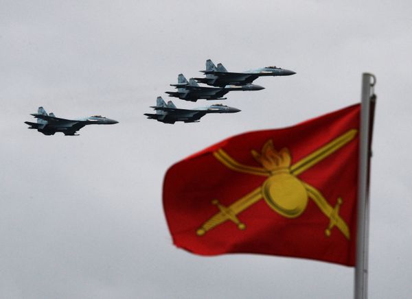 Rusia y la India, unidas para exhibir su fuerza en las maniobras Indra 2017 - Sputnik Mundo