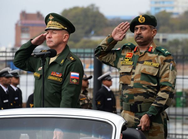 Rusia y la India, unidas para exhibir su fuerza en las maniobras Indra 2017 - Sputnik Mundo