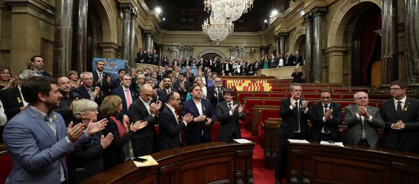 El Parlamento Catalán después de la votación - Sputnik Mundo
