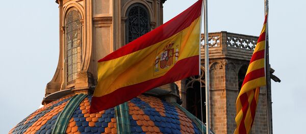 Las banderas de España y Cataluña - Sputnik Mundo