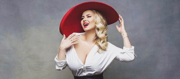 La cantante rusa Ana Semionóvich La cantante rusa Ana Semionóvich - Sputnik Mundo