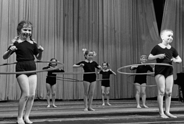 Fuerza, gracia y elasticidad: Rusia celebra el Día de la Gimnasia Fuerza, gracia y elasticidad: Rusia celebra el Día de la Gimnasia - Sputnik Mundo