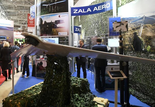 El dron de reconocimiento ZALA 421-16ES de Kalashnikov El dron de reconocimiento ZALA 421-16ES de Kalashnikov - Sputnik Mundo