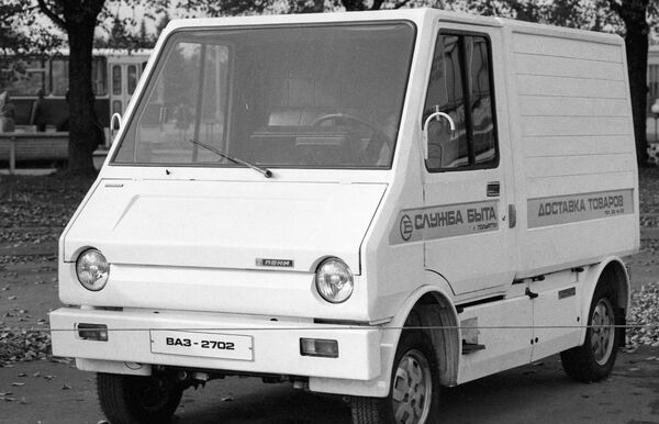VAZ-2702 Poni en la exposición 'Autoprom-84' - Sputnik Mundo