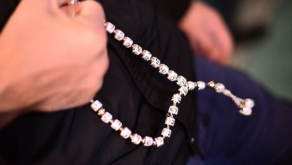 Un musulmán con un tabish en Moscú - Sputnik Mundo