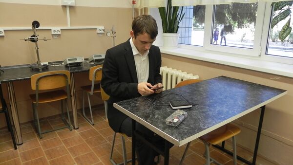 Dmitri Sevastiánov, inventor del detector de hidrocarburos en forma de gas para teléfonos móviles - Sputnik Mundo