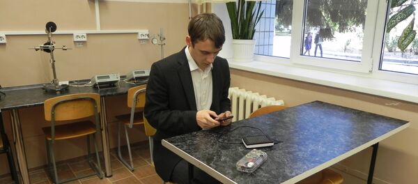 Dmitri Sevastiánov, inventor del detector de hidrocarburos en forma de gas para teléfonos móviles - Sputnik Mundo