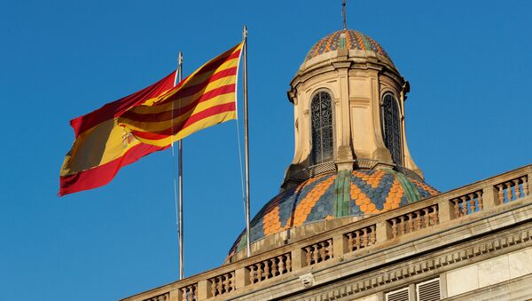 Las banderas de España y Cataluña - Sputnik Mundo