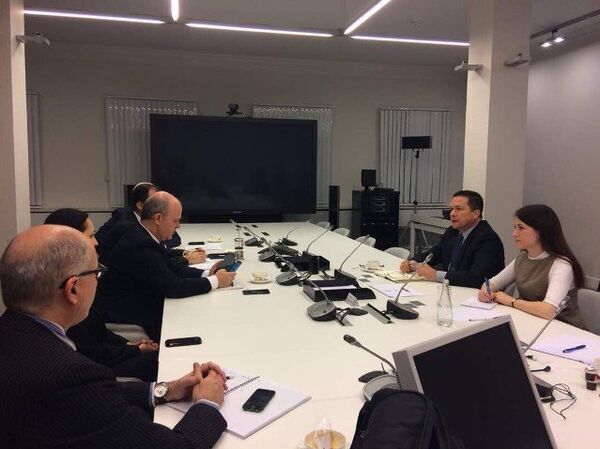 La reunión del embajador venezolano en Rusia, Carlos Faría, con representantes de Avtovaz La reunión del embajador venezolano en Rusia, Carlos Faría, con representantes de Avtovaz - Sputnik Mundo