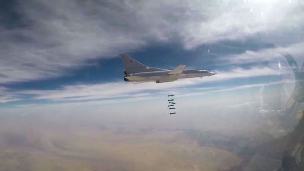 Misil a misil, los bombarderos Tu-22M3 eliminan las posiciones de Daesh - Sputnik Mundo
