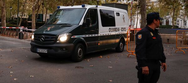 El furgón policiales que llevan a los nueve exconsejeros catalanes - Sputnik Mundo