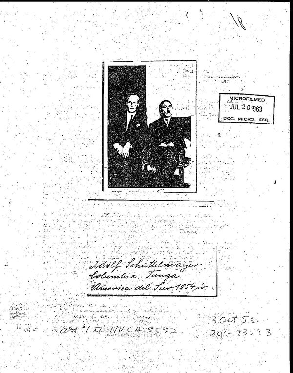 Tercera página del informe desclasificado de la CIA sobre la presencia de Adolf Hitler en Colombia, con la foto que acredita su supuesto viaje. - Sputnik Mundo