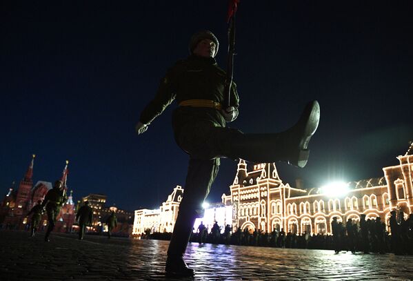 El histórico desfile militar del 7 de noviembre de 1941 vuelve a la Plaza Roja - Sputnik Mundo