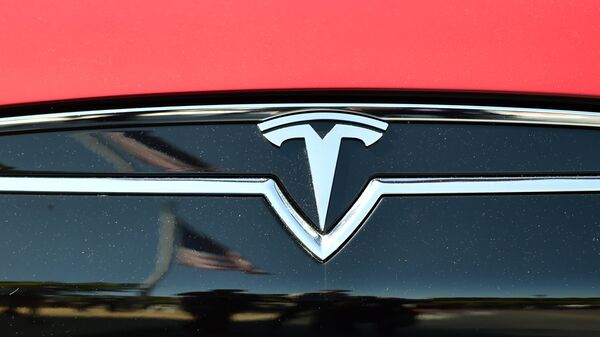 El logo de Tesla - Sputnik Mundo