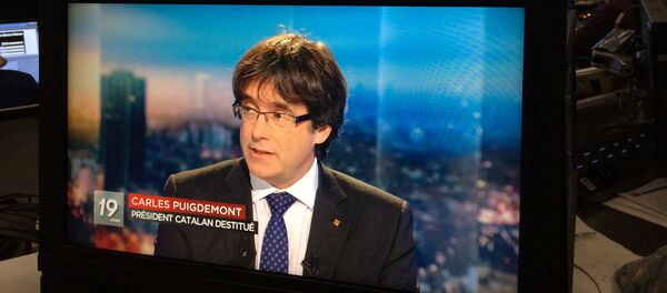 El expresidente del Gobierno catalán, Carles Puigdemont, durante la entrevista - Sputnik Mundo