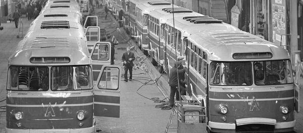 Planta de autobuses LAZ de Lviv - Sputnik Mundo
