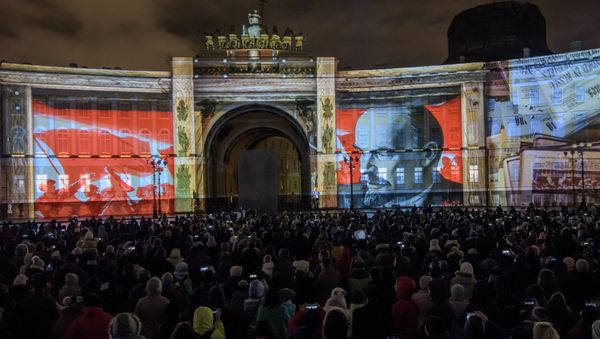 Espectáculo de luz en San Petersburgo en homenaje a los 100 años de la Revolución de octubre Espectáculo de luz en San Petersburgo en homenaje a los 100 años de la Revolución de octubre - Sputnik Mundo