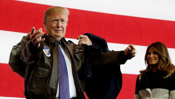 El presidente de EEUU, Donald Trump, con la primera dama, Melania Trump - Sputnik Mundo