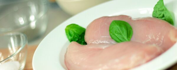 Pechuga de pollo (imagen referencial) - Sputnik Mundo