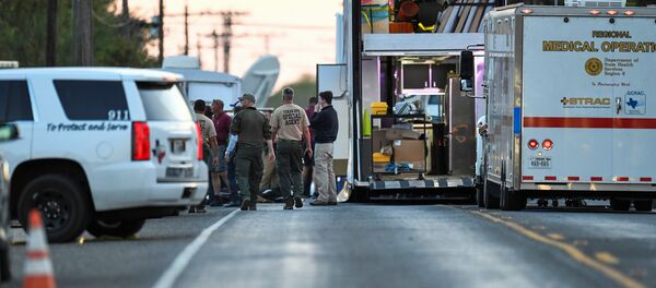 Las policías y la ambulancia en el lugar de tiroteo en Texas, EEUU Las policías y la ambulancia en el lugar de tiroteo en Texas, EEUU - Sputnik Mundo