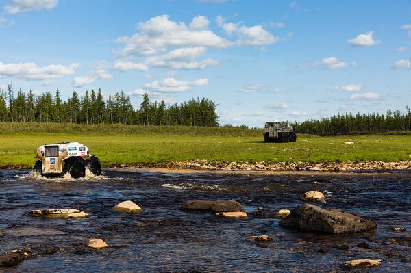 Que fuese posible atravesar todo el país precisamente por el círculo polar ártico no fue tarea fácil.  - Sputnik Mundo