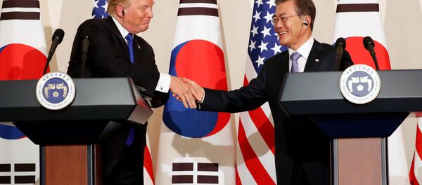El presidente de EEUU, Donald Trump, y el presidente de Corea del Sur, Moon Jae-in - Sputnik Mundo