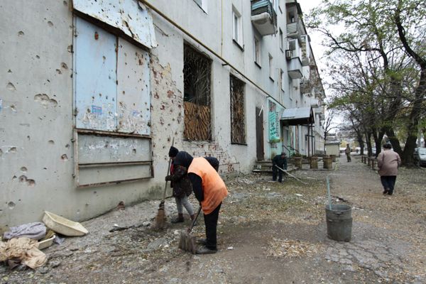 Las consecuencias del bombardeo de Donetsk por los militares ucranianos - Sputnik Mundo
